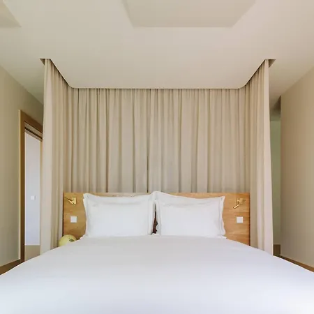 The Ivens, Autograph Collection