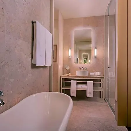 The Ivens, Autograph Collection Hotell 5*