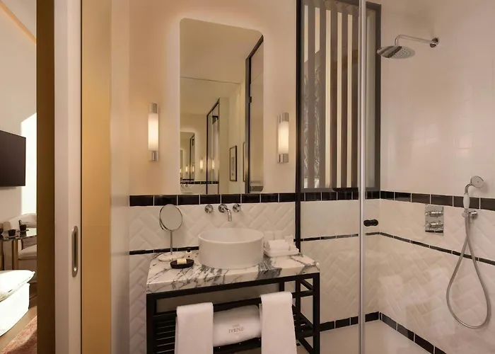 The Ivens, Autograph Collection